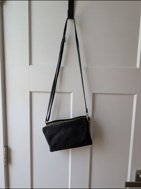 Source Unknown Black Leather Crossbody Bag with Gold Hardware